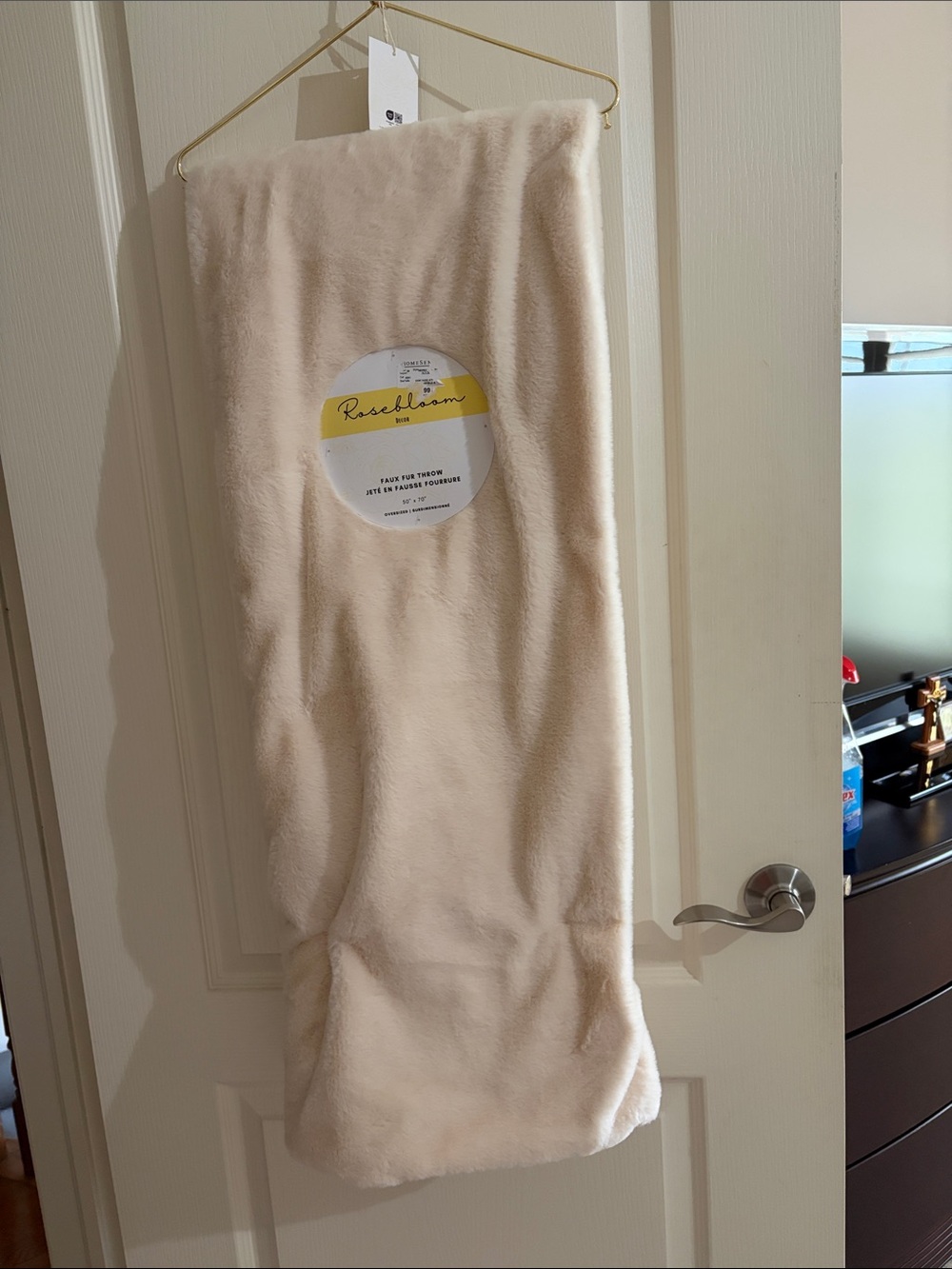 Home Decor, Plush Throw Blanket - Cream. NEW